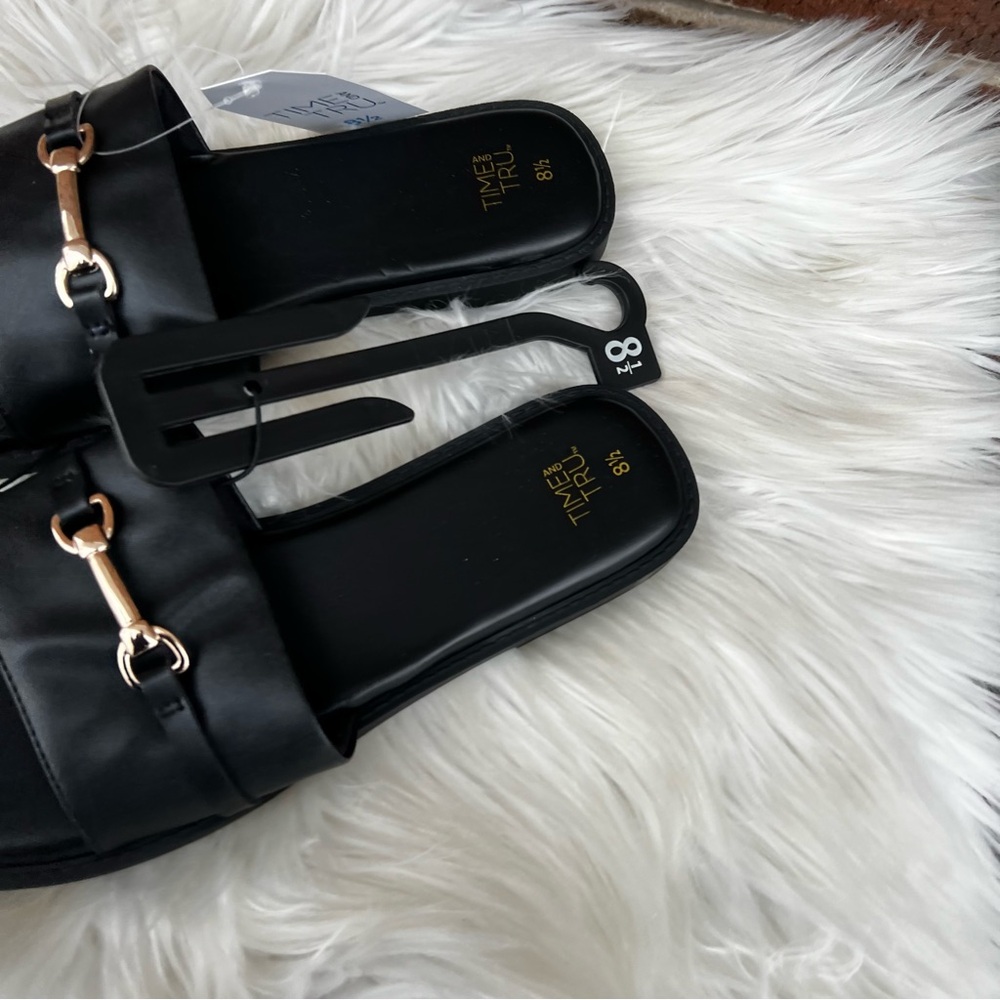 Time and Tru Black and Gold Buckle Slip On Open Toe Flip Flop Sandals - Picture 3 of 5